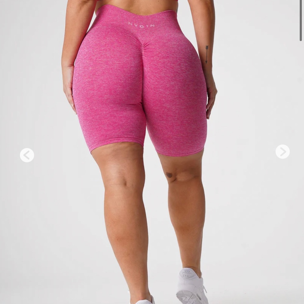 Fuchsia Scrunch Seamless Shorts NVGTN